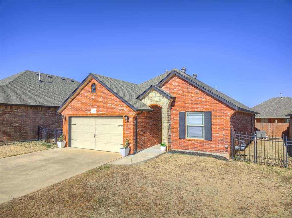 321 Golden Leaf Court, Moore, OK 73160