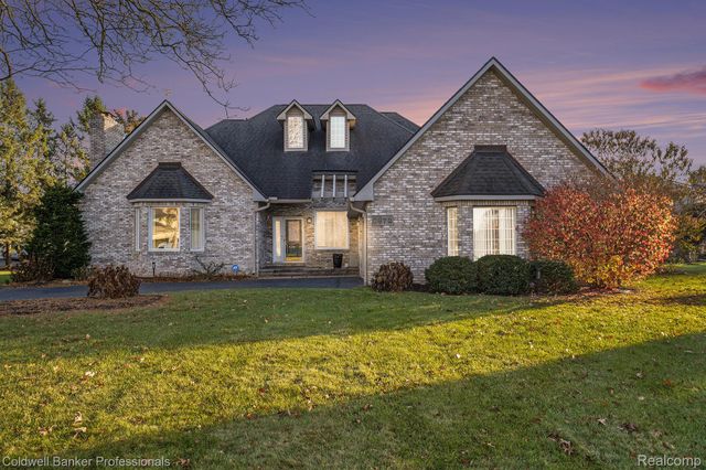 3972 Chevron Drive, Highland Charter Township, MI 48356