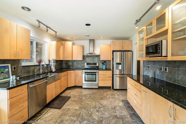 3972 Chevron Drive, Highland Charter Township, MI 48356