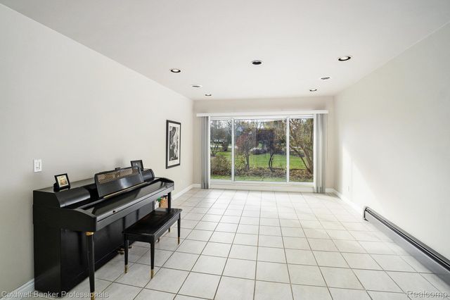 3972 Chevron Drive, Highland Charter Township, MI 48356