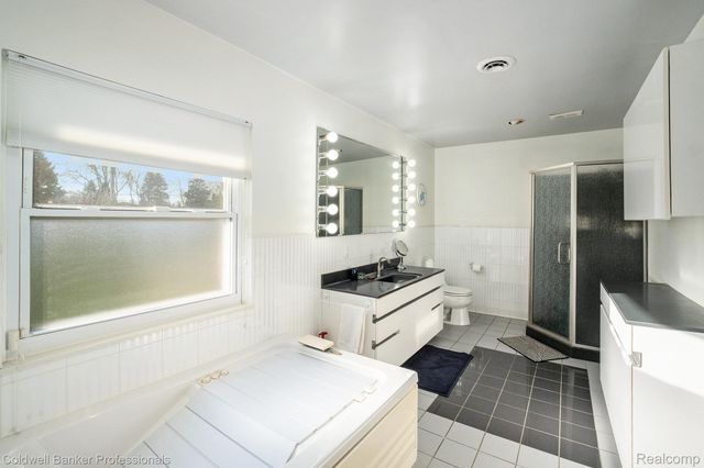 3972 Chevron Drive, Highland Charter Township, MI 48356