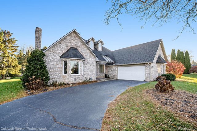 3972 Chevron Drive, Highland Charter Township, MI 48356