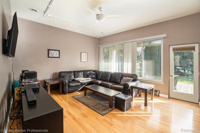 3972 Chevron Drive, Highland Charter Township, MI 48356