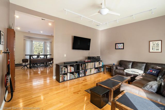 3972 Chevron Drive, Highland Charter Township, MI 48356