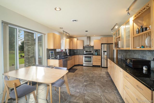 3972 Chevron Drive, Highland Charter Township, MI 48356