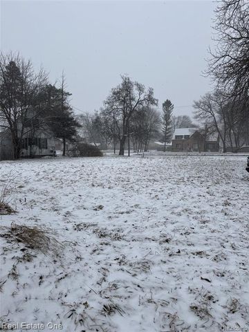 3129 E Genesee Avenue, Saginaw, MI 48601