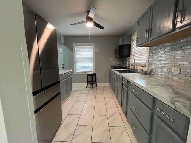 93 E 151st Street, Harvey, IL 60426