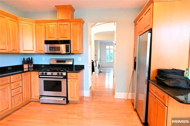 105 Hudson Cove 105, Edgewater, NJ 07020