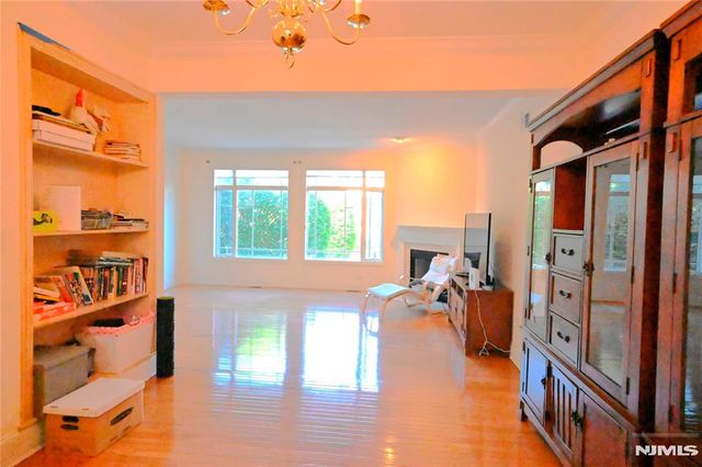 105 Hudson Cove 105, Edgewater, NJ 07020