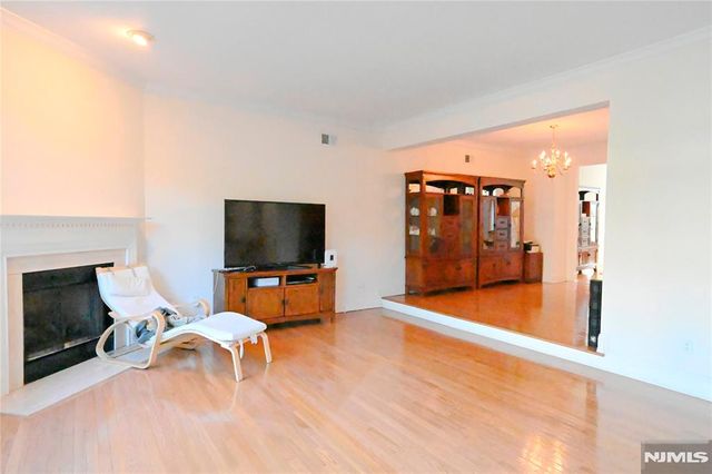 105 Hudson Cove 105, Edgewater, NJ 07020