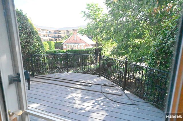 105 Hudson Cove 105, Edgewater, NJ 07020