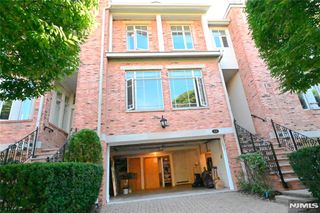 105 Hudson Cove 105, Edgewater, NJ 07020