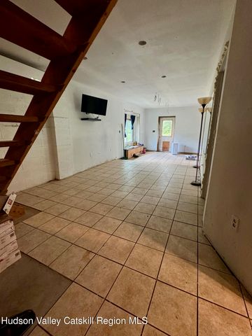 72 Van Brunt Drive, Athens, NY 12015