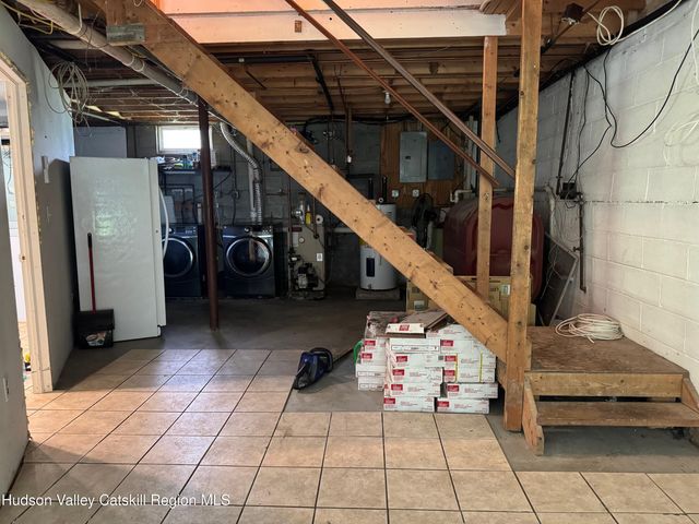 72 Van Brunt Drive, Athens, NY 12015