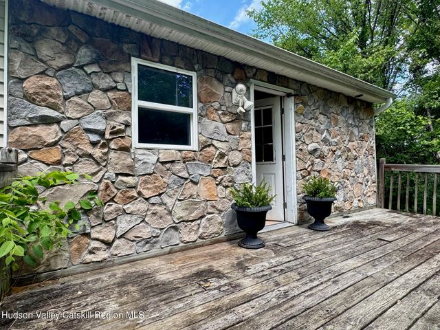 72 Van Brunt Drive, Athens, NY 12015