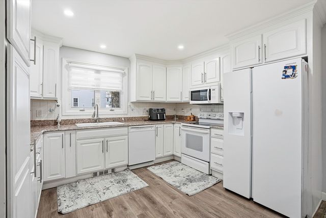 77 Carter St, Leominster, MA 01453