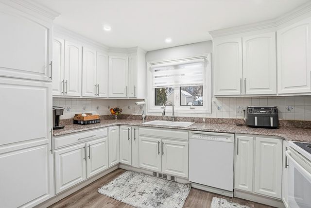 77 Carter St, Leominster, MA 01453