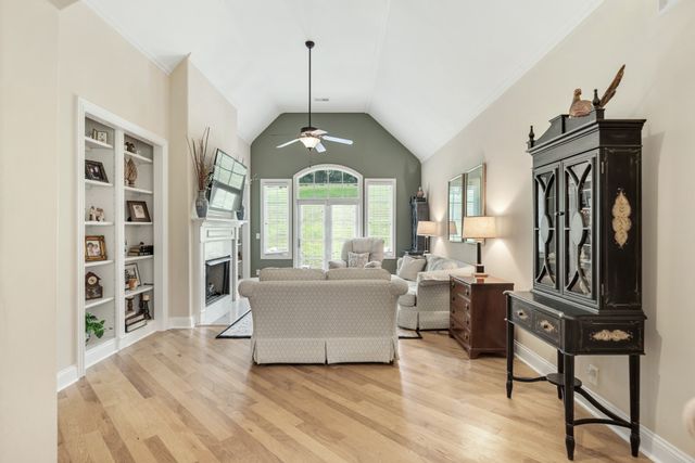 114 Nickolas Cir, Lebanon, TN 37087