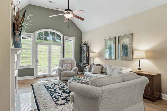 114 Nickolas Cir, Lebanon, TN 37087