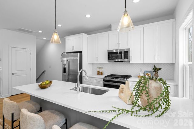 3920 Hager Drive, Charlotte, NC 28208