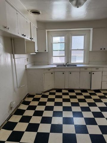 413 10th STREET, Racine, WI 53403