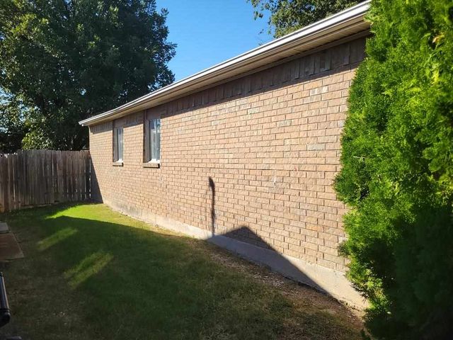 412 NW 68th St, Lawton, OK 73505