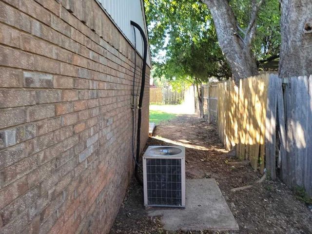 412 NW 68th St, Lawton, OK 73505