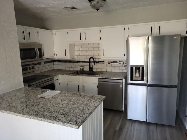 412 NW 68th St, Lawton, OK 73505