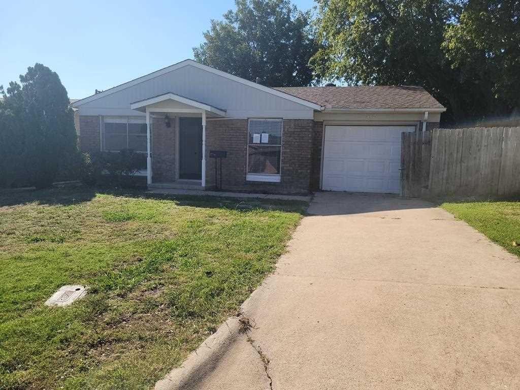 412 NW 68th St, Lawton, OK 73505