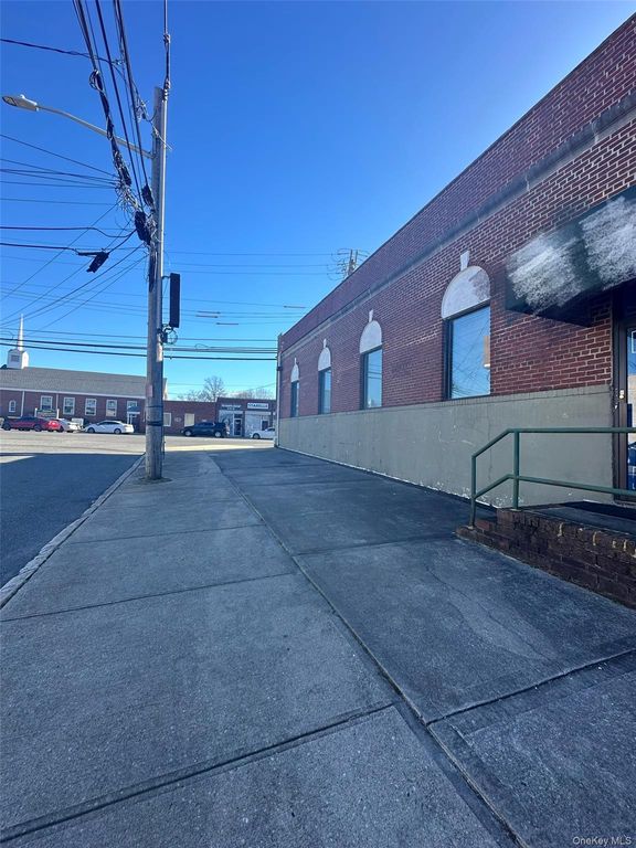 72C Franklin Avenue 2 FL, Franklin Square, NY 11010 — photo 4