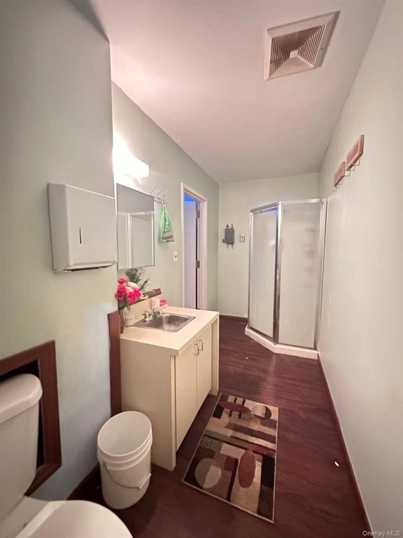 72C Franklin Avenue 2 FL, Franklin Square, NY 11010 — photo 5
