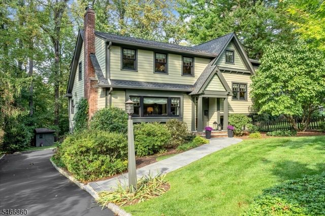 17 Old Oak Dr, New Providence Boro, NJ 07901