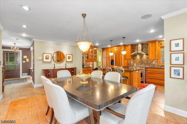 17 Old Oak Dr, New Providence Boro, NJ 07901