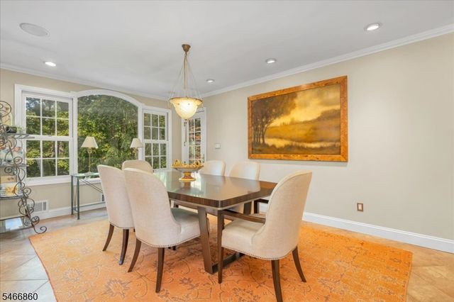17 Old Oak Dr, New Providence Boro, NJ 07901