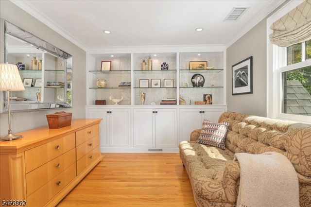 17 Old Oak Dr, New Providence Boro, NJ 07901