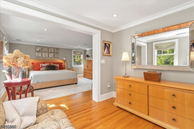 17 Old Oak Dr, New Providence Boro, NJ 07901
