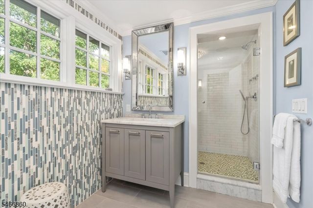 17 Old Oak Dr, New Providence Boro, NJ 07901
