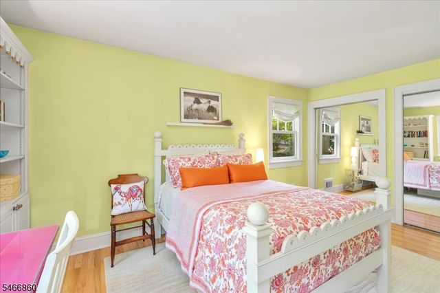 17 Old Oak Dr, New Providence Boro, NJ 07901