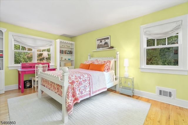 17 Old Oak Dr, New Providence Boro, NJ 07901