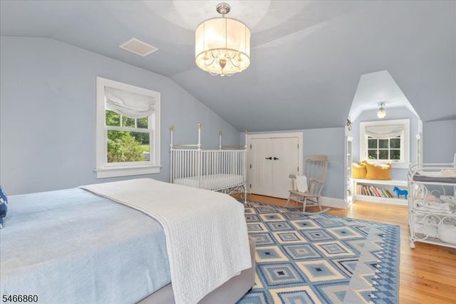 17 Old Oak Dr, New Providence Boro, NJ 07901