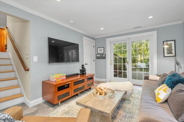 17 Old Oak Dr, New Providence Boro, NJ 07901
