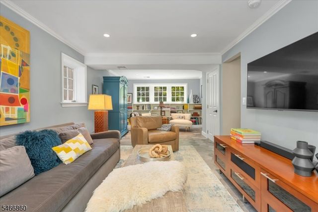 17 Old Oak Dr, New Providence Boro, NJ 07901