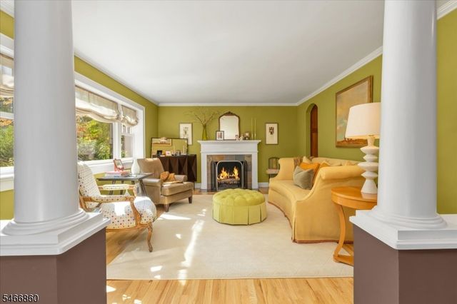 17 Old Oak Dr, New Providence Boro, NJ 07901