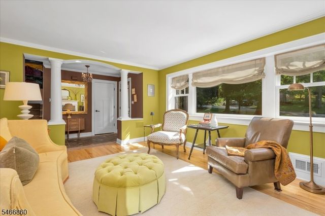 17 Old Oak Dr, New Providence Boro, NJ 07901