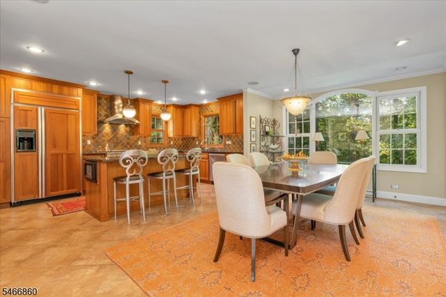 17 Old Oak Dr, New Providence Boro, NJ 07901