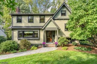 17 Old Oak Dr, New Providence Boro, NJ 07901