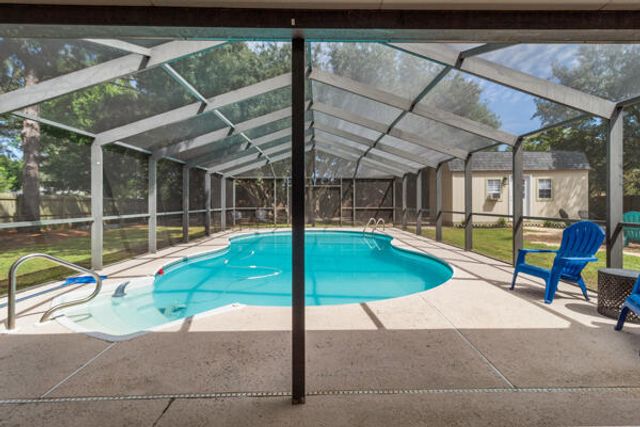 7272 Manatee St., Navarre, FL 32566