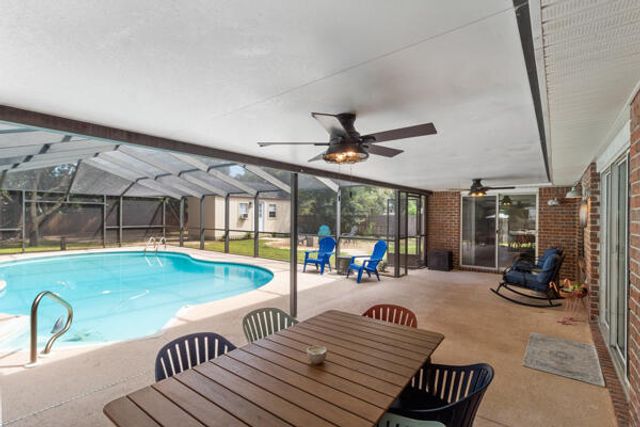 7272 Manatee St., Navarre, FL 32566