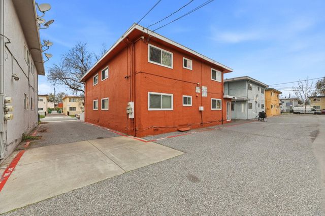 1424 Carnelian Dr, San Jose, CA 95122