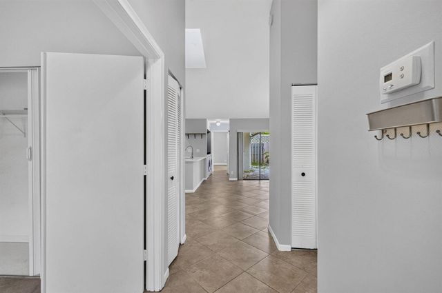 3076 S Oakland Forest Drive 503, Oakland Park, FL 33309